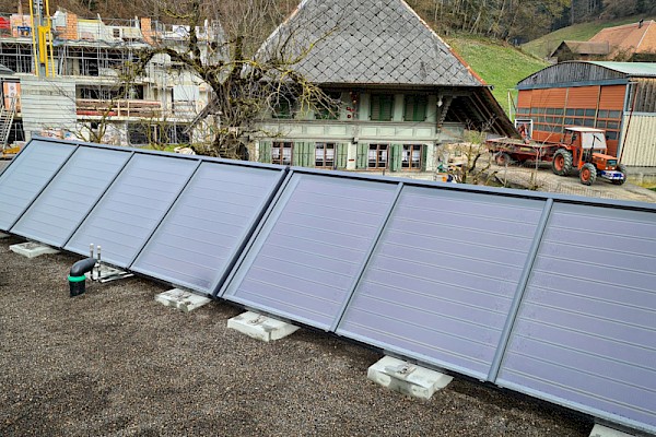 Solaranlage kombiniert mit Stückholzheizung